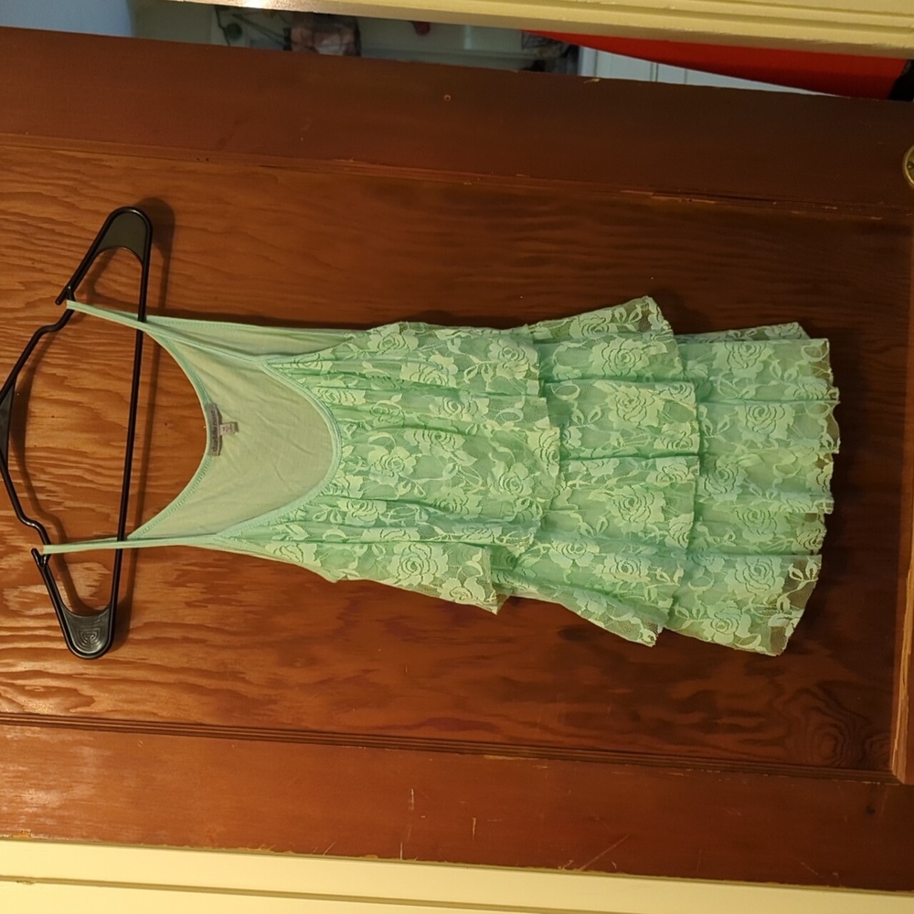 spaghetti strap mint green- lacy top! Size M